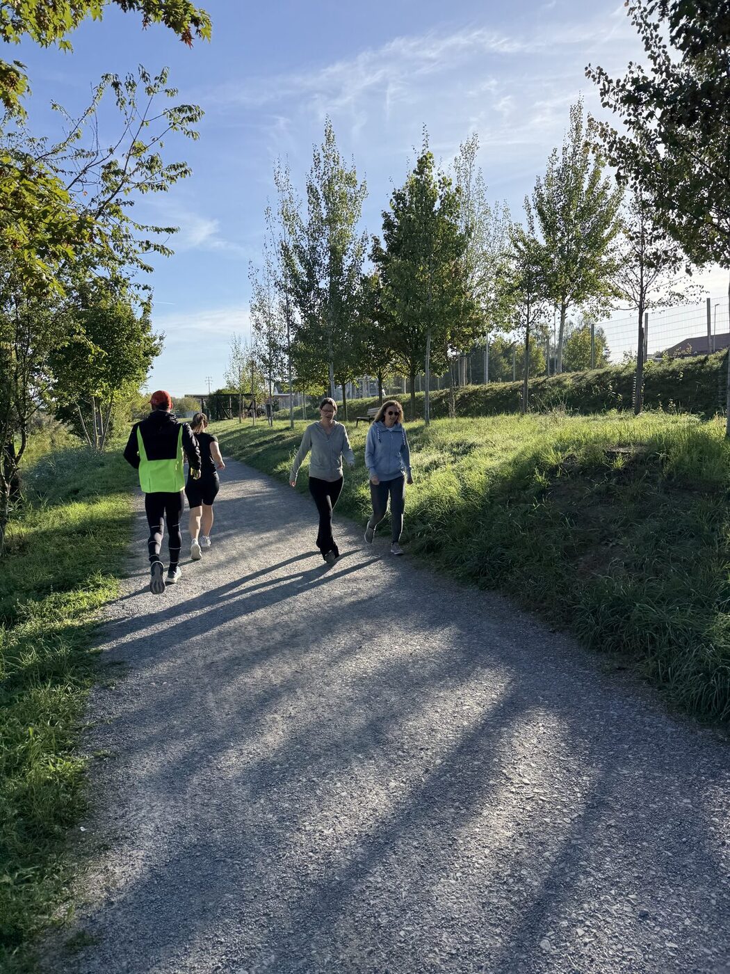 Läuferinnen und Läufer auf der Strecke